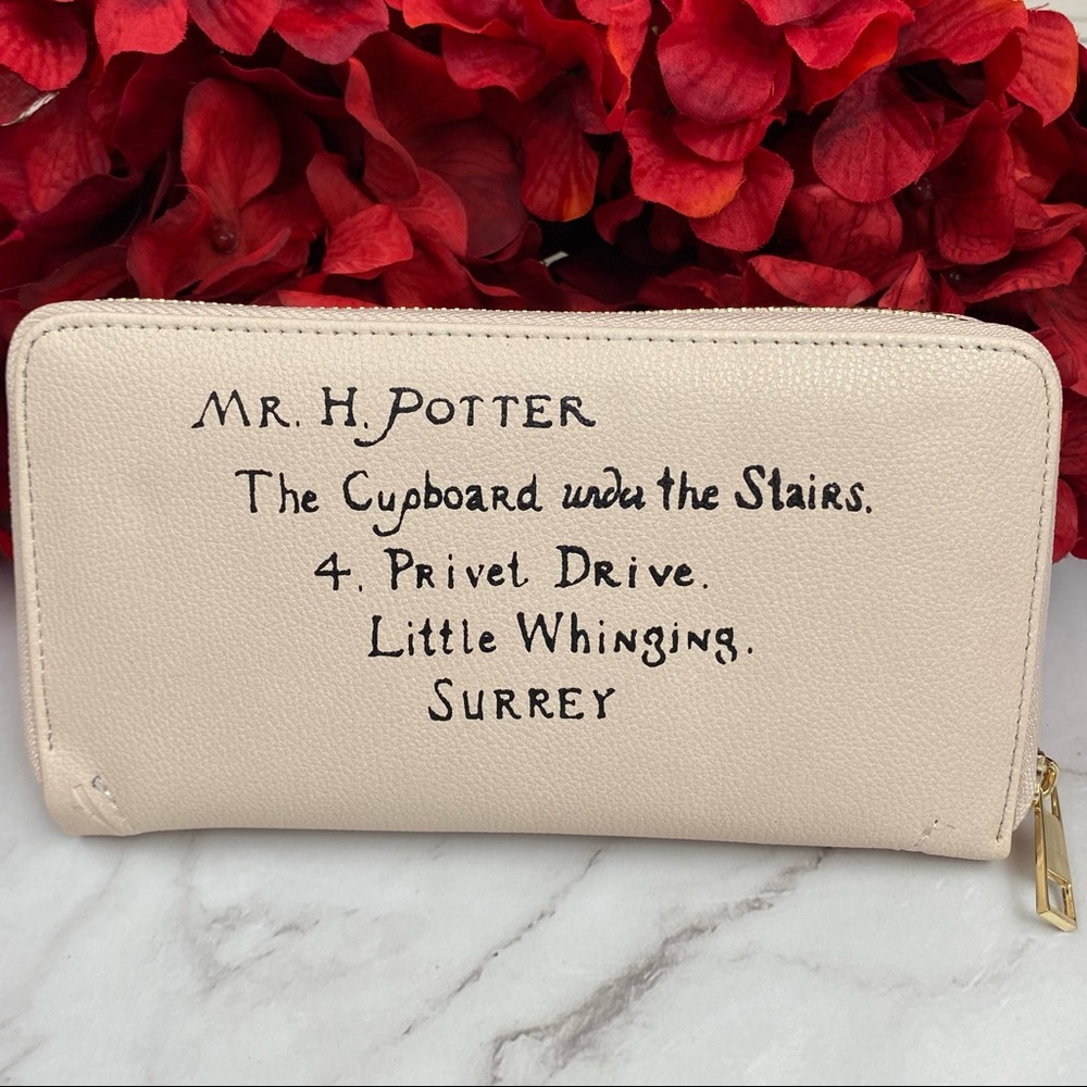 Harry Potter Hogwarts Acceptance Letter Clutch Wallet - Picture 5 of 12